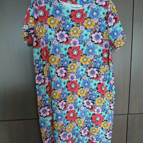 Knee length dress - Picture 1 of 6